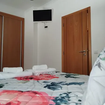 Julia House Holidays * Nazaré